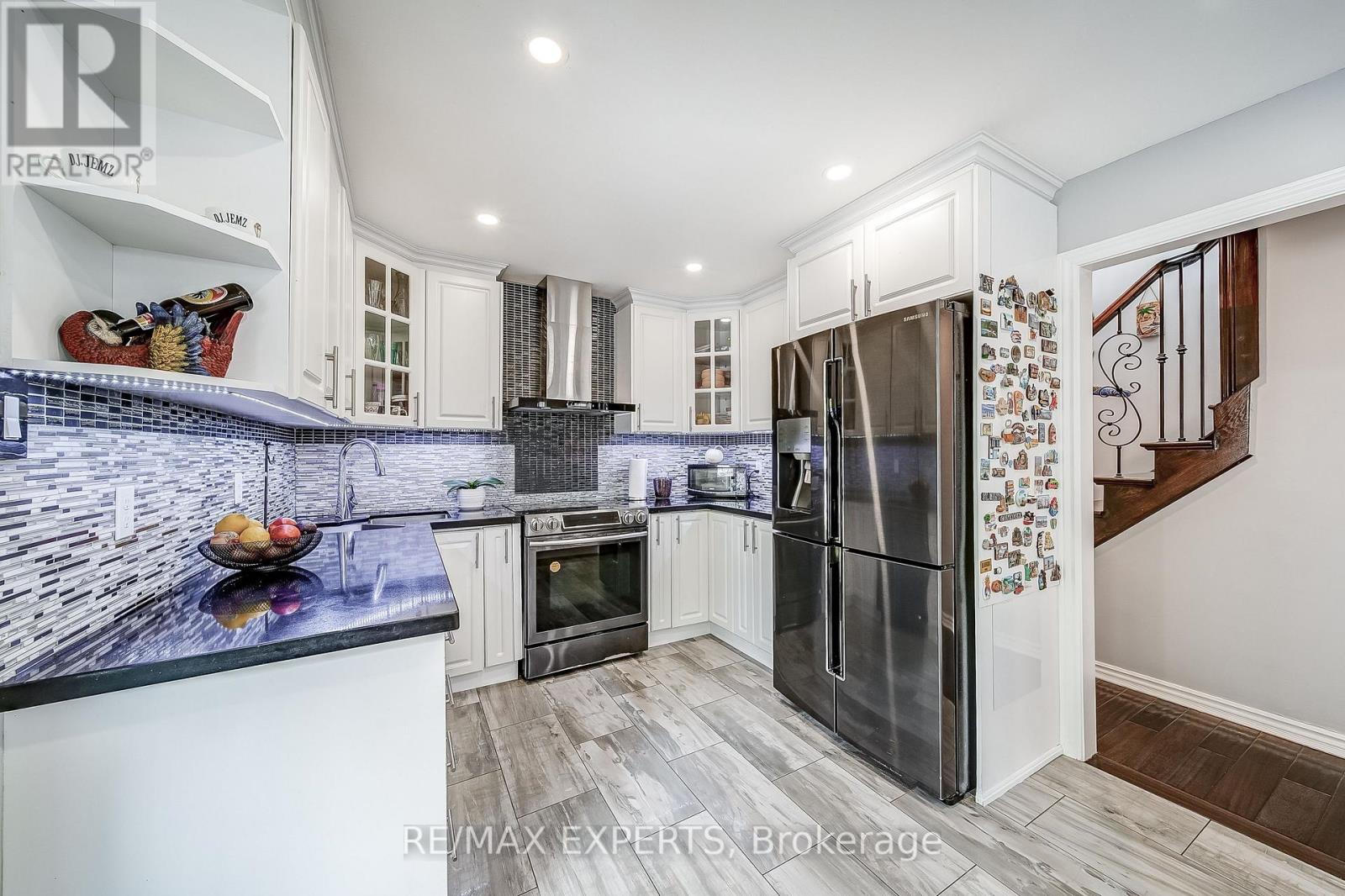 31 Shalom Crescent, Toronto (West Humber-Clairville), Ontario  M9V 4J3 - Photo 13 - W12383991