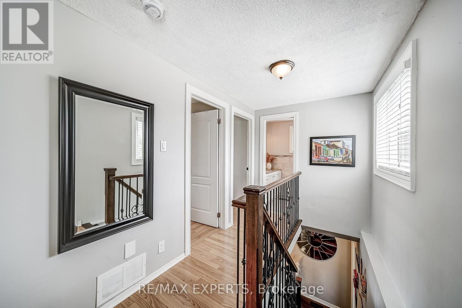 31 Shalom Crescent, Toronto (West Humber-Clairville), Ontario  M9V 4J3 - Photo 16 - W12383991