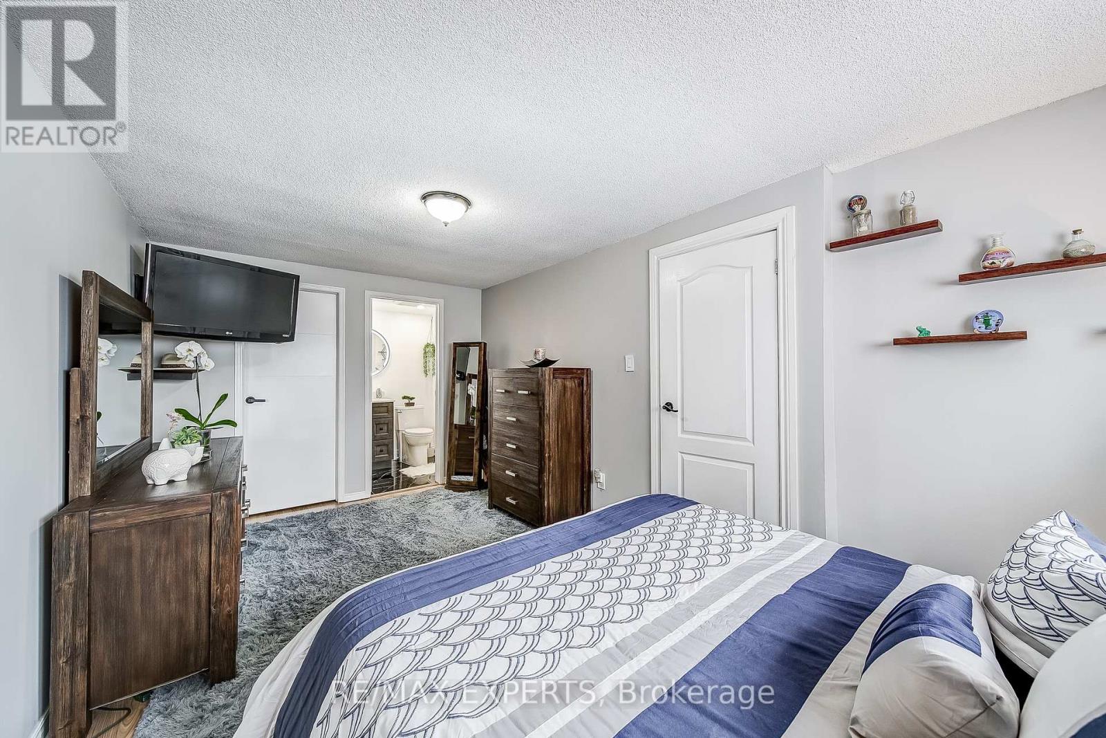 31 Shalom Crescent, Toronto (West Humber-Clairville), Ontario  M9V 4J3 - Photo 18 - W12383991