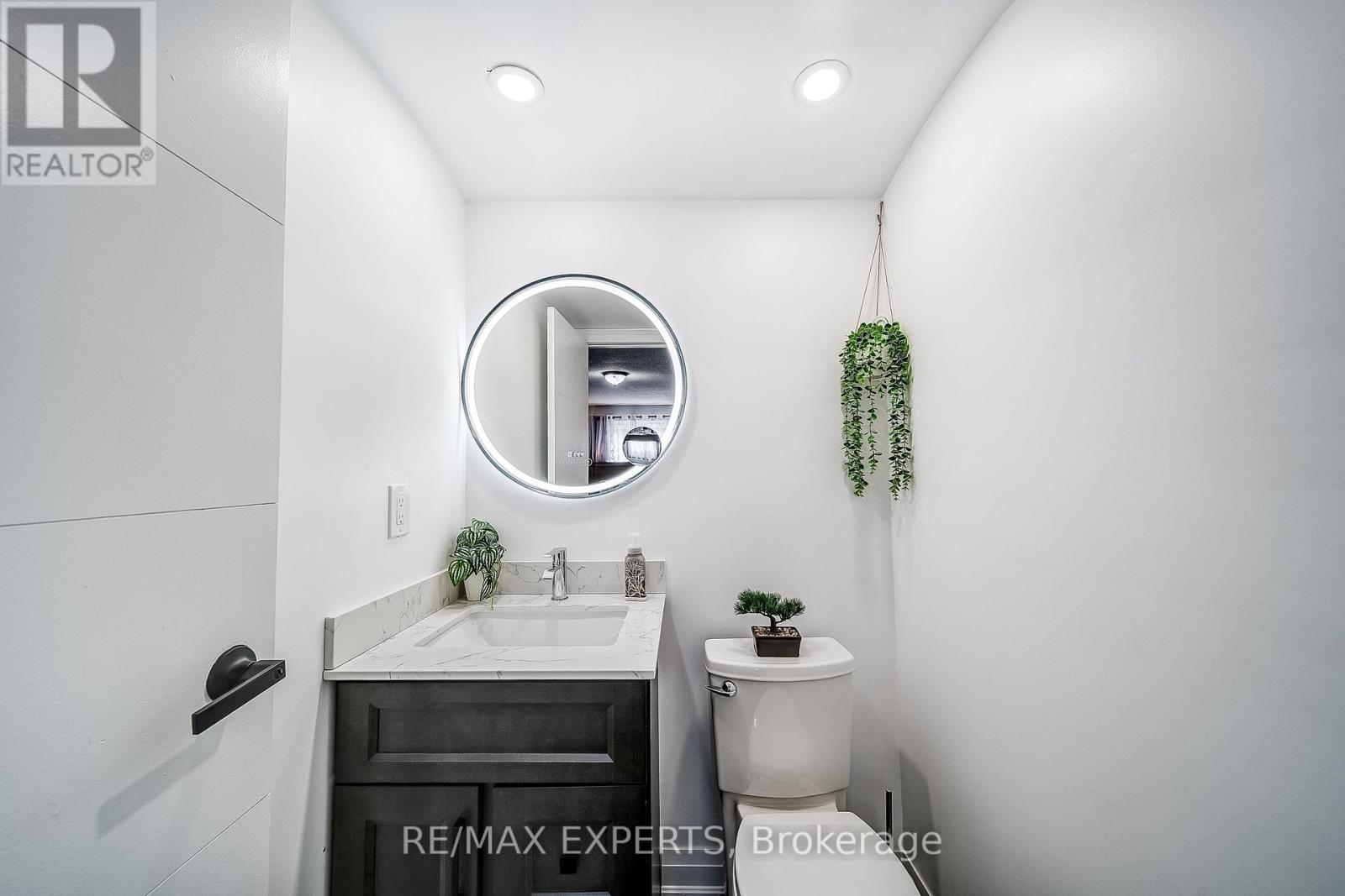 31 Shalom Crescent, Toronto (West Humber-Clairville), Ontario  M9V 4J3 - Photo 19 - W12383991