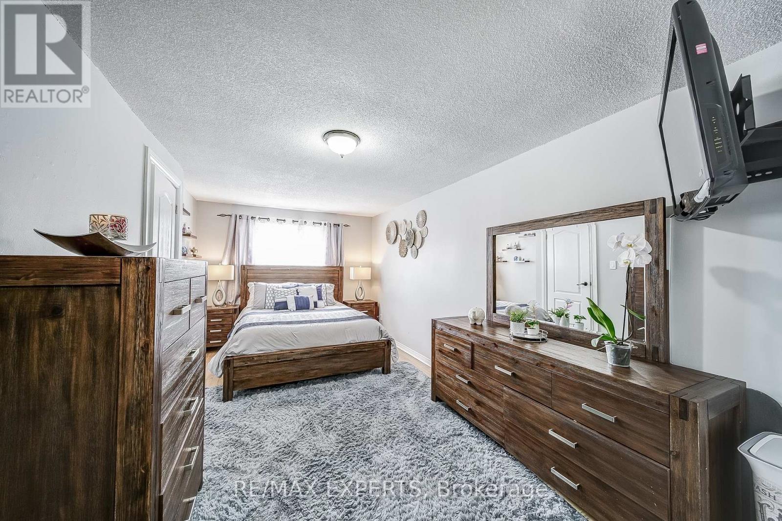31 Shalom Crescent, Toronto (West Humber-Clairville), Ontario  M9V 4J3 - Photo 20 - W12383991