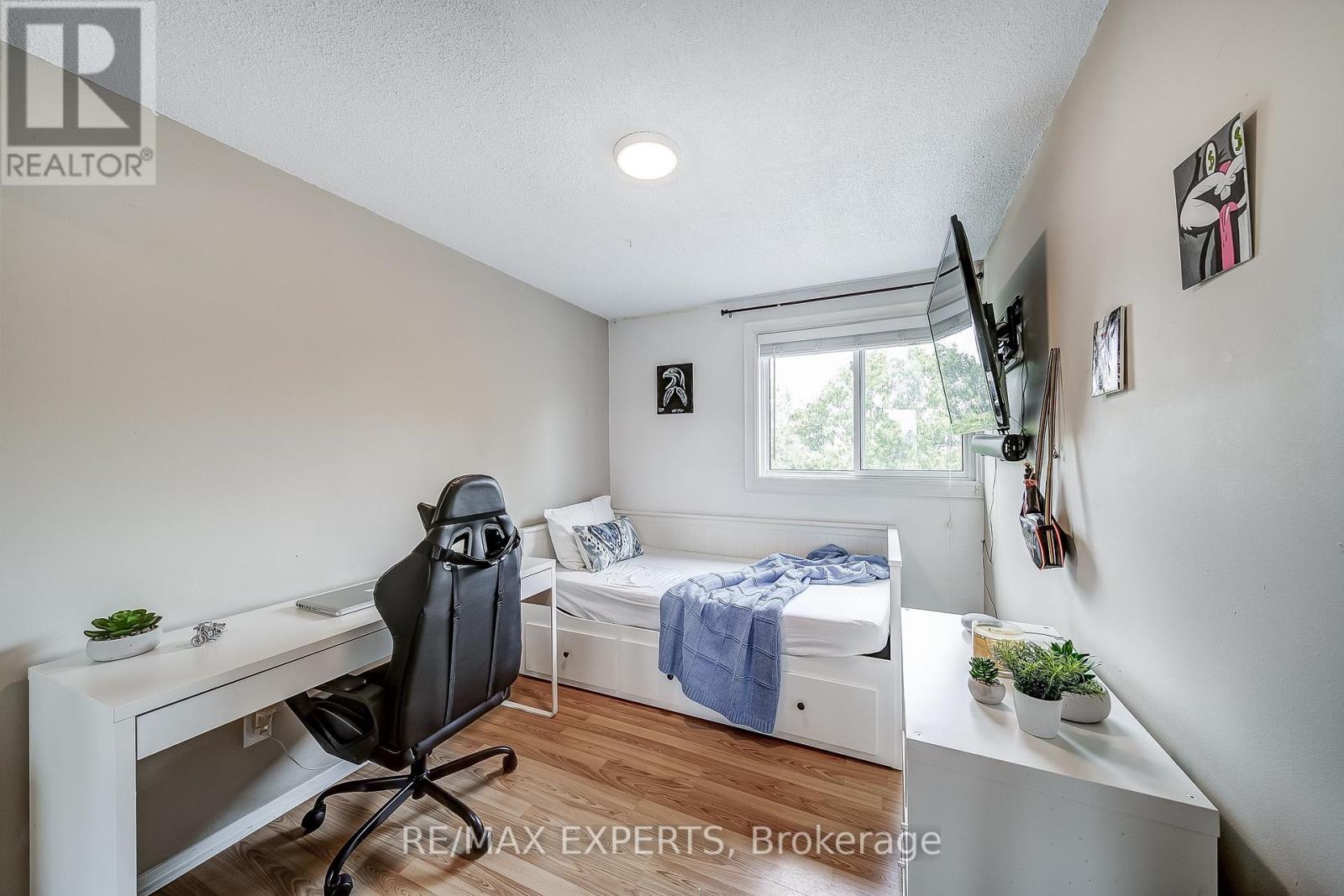 31 Shalom Crescent, Toronto (West Humber-Clairville), Ontario  M9V 4J3 - Photo 23 - W12383991