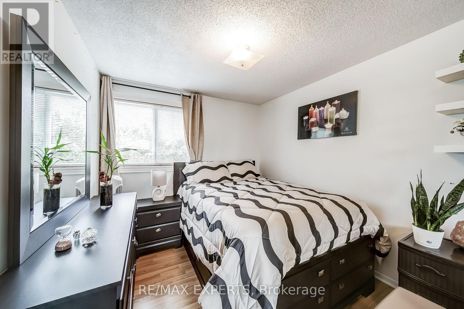 31 Shalom Crescent, Toronto (West Humber-Clairville), Ontario  M9V 4J3 - Photo 24 - W12383991