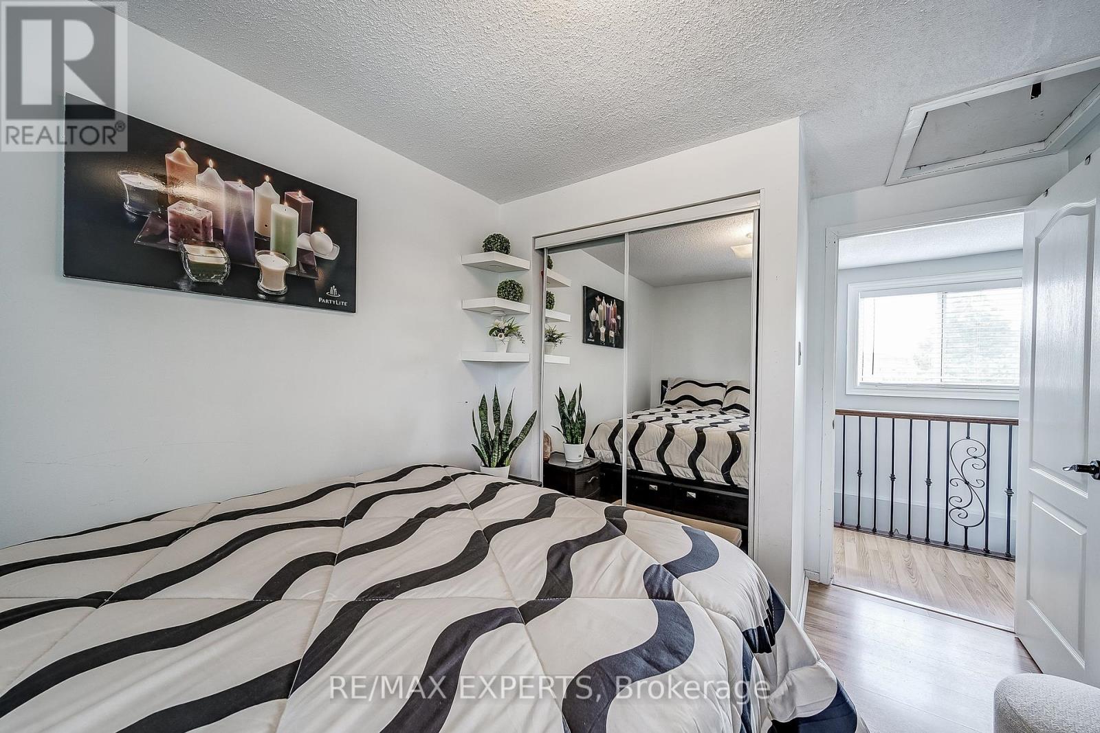 31 Shalom Crescent, Toronto (West Humber-Clairville), Ontario  M9V 4J3 - Photo 25 - W12383991