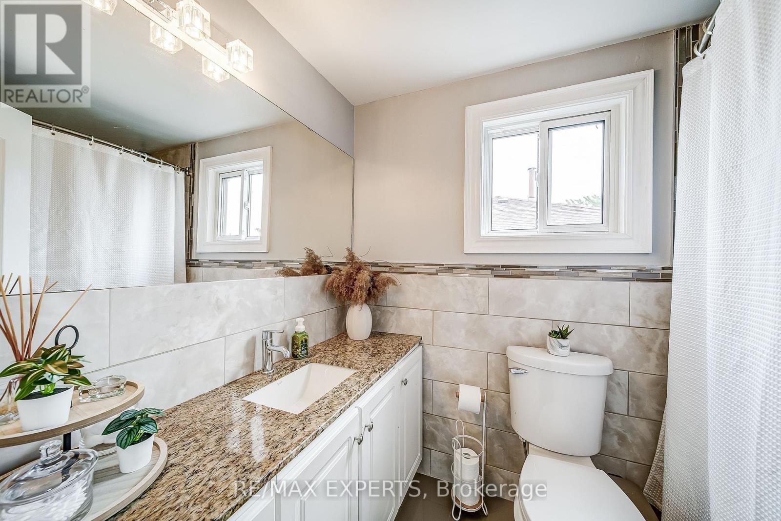31 Shalom Crescent, Toronto (West Humber-Clairville), Ontario  M9V 4J3 - Photo 26 - W12383991