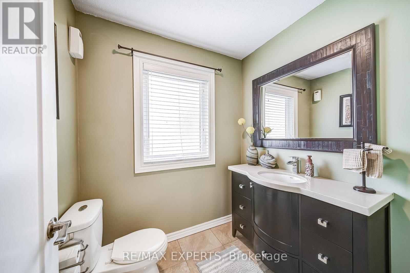 31 Shalom Crescent, Toronto (West Humber-Clairville), Ontario  M9V 4J3 - Photo 27 - W12383991