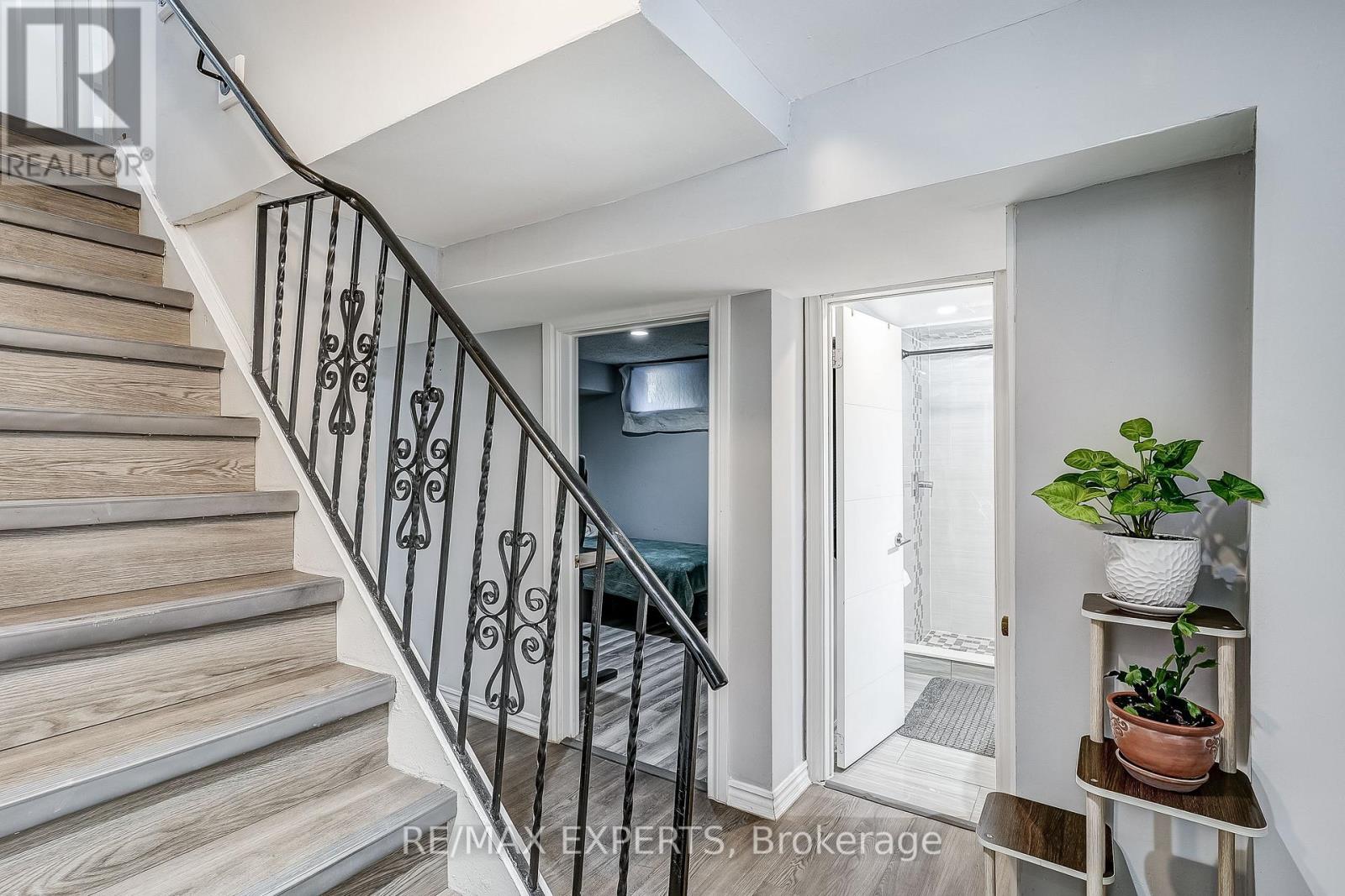 31 Shalom Crescent, Toronto (West Humber-Clairville), Ontario  M9V 4J3 - Photo 28 - W12383991