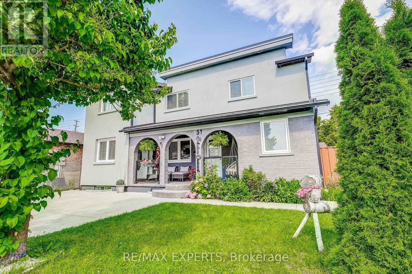 31 Shalom Crescent, Toronto (West Humber-Clairville), Ontario  M9V 4J3 - Photo 3 - W12383991