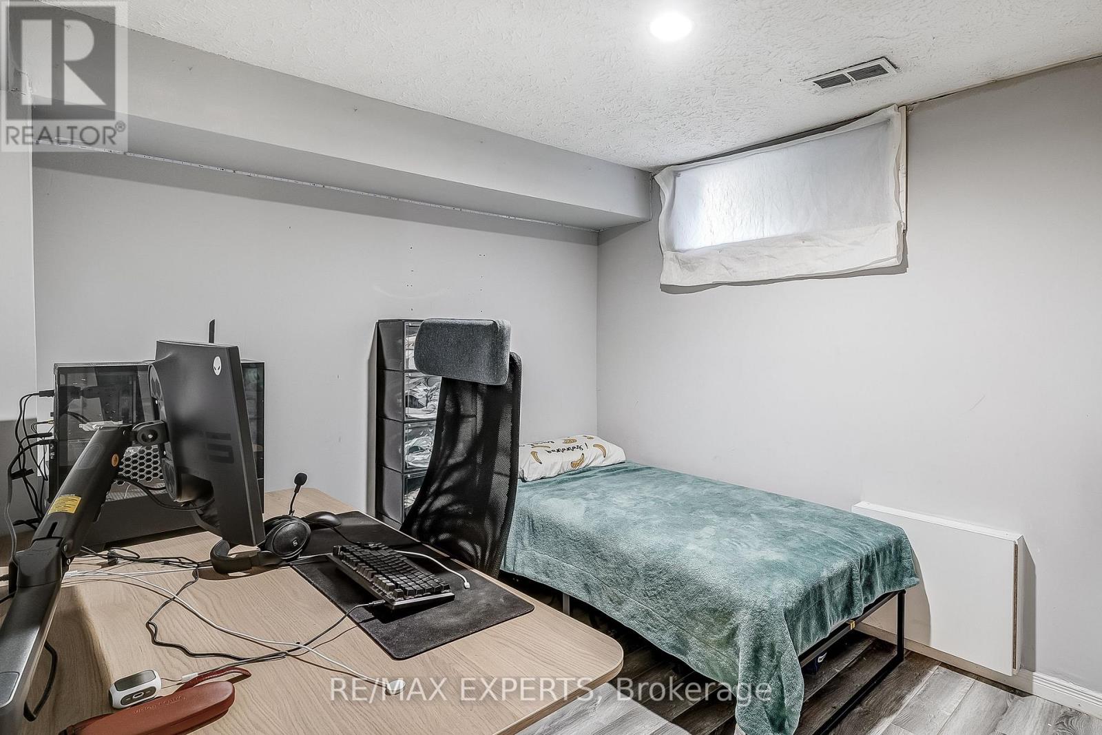 31 Shalom Crescent, Toronto (West Humber-Clairville), Ontario  M9V 4J3 - Photo 31 - W12383991