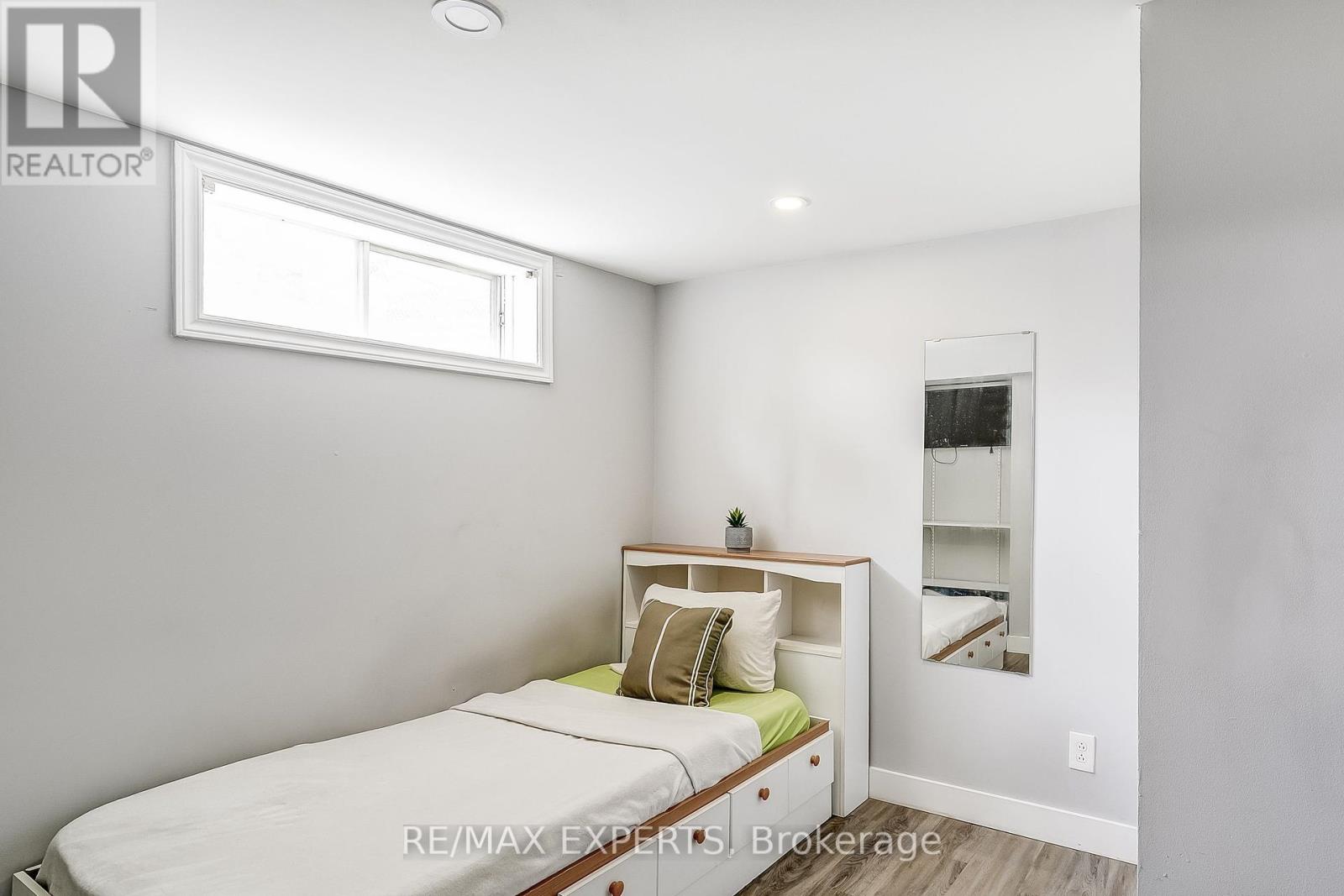 31 Shalom Crescent, Toronto (West Humber-Clairville), Ontario  M9V 4J3 - Photo 35 - W12383991