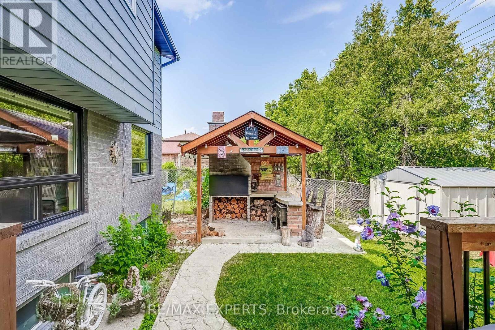 31 Shalom Crescent, Toronto (West Humber-Clairville), Ontario  M9V 4J3 - Photo 37 - W12383991