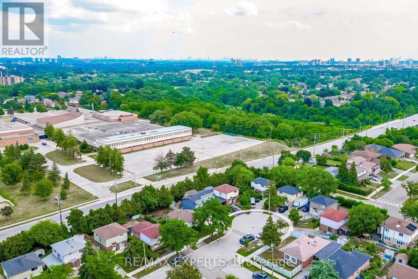 31 Shalom Crescent, Toronto (West Humber-Clairville), Ontario  M9V 4J3 - Photo 46 - W12383991