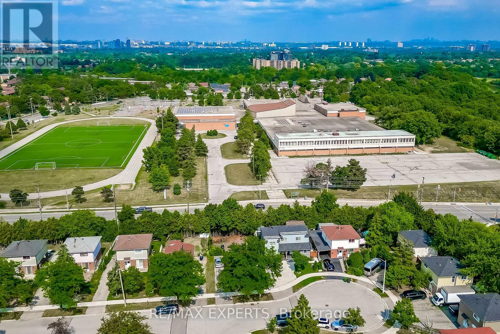 31 Shalom Crescent, Toronto (West Humber-Clairville), Ontario  M9V 4J3 - Photo 48 - W12383991
