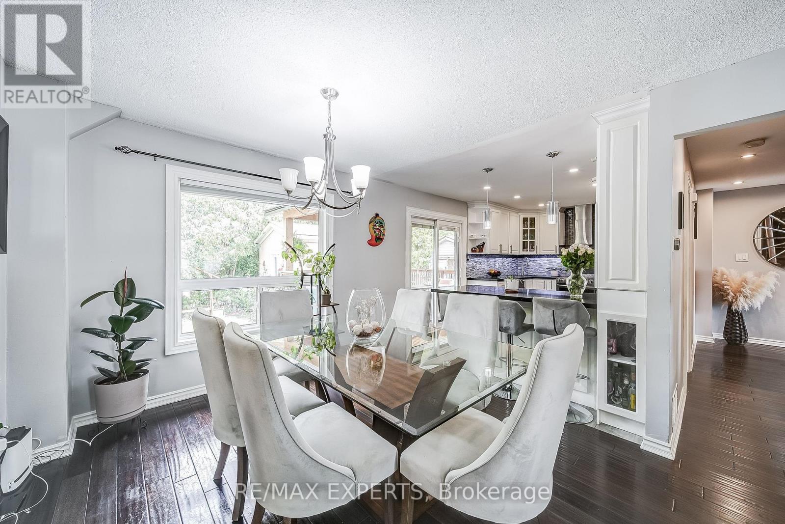 31 Shalom Crescent, Toronto (West Humber-Clairville), Ontario  M9V 4J3 - Photo 9 - W12383991
