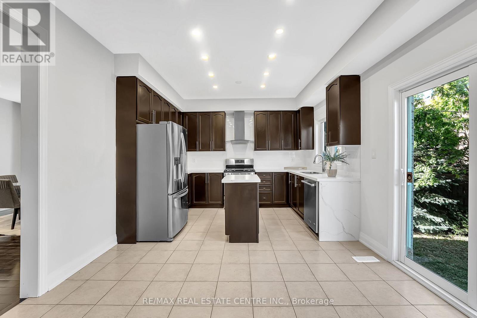 28 Fallharvest Avenue, Brampton, Ontario  L6Y 0P2 - Photo 14 - W12384082
