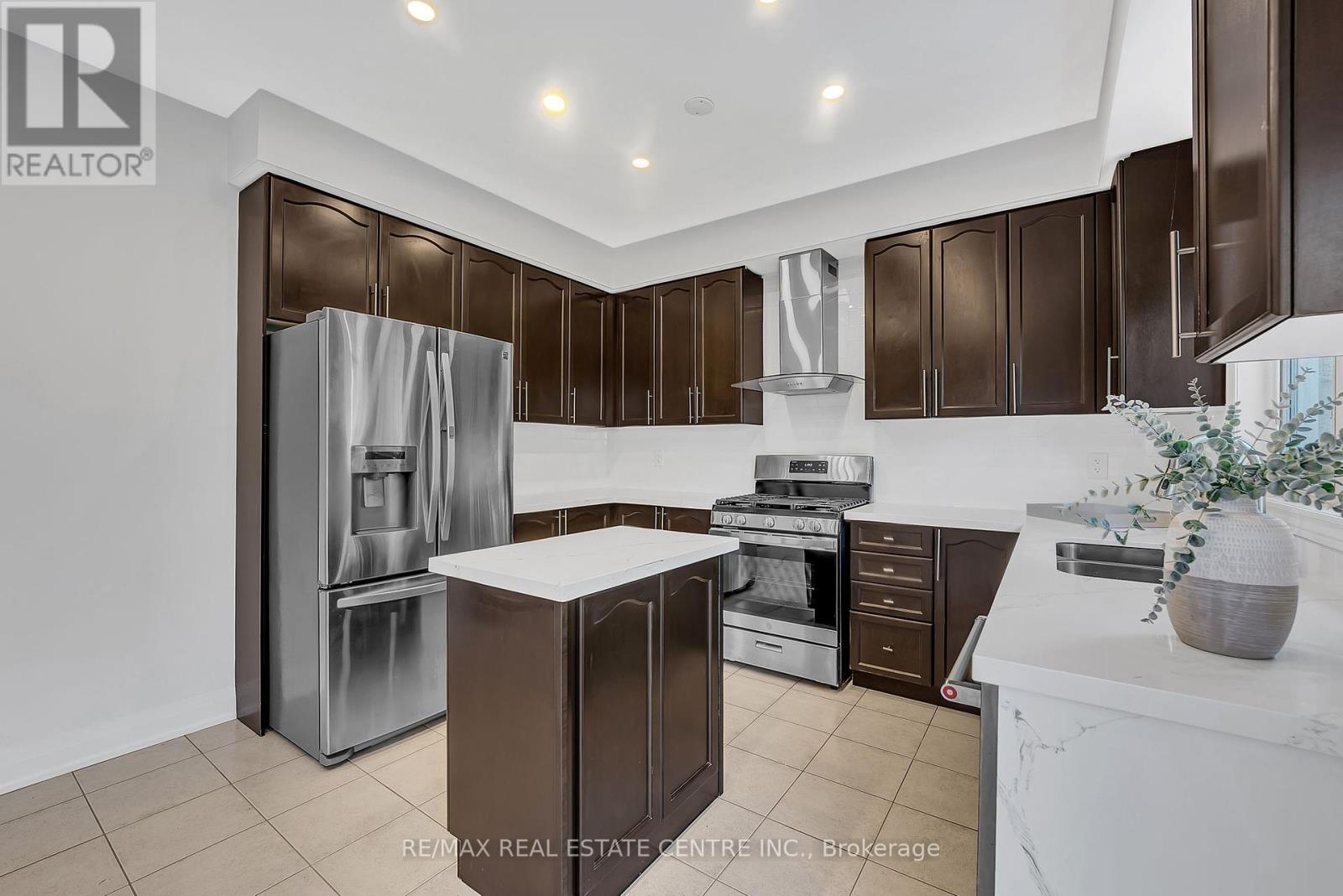 28 Fallharvest Avenue, Brampton, Ontario  L6Y 0P2 - Photo 16 - W12384082