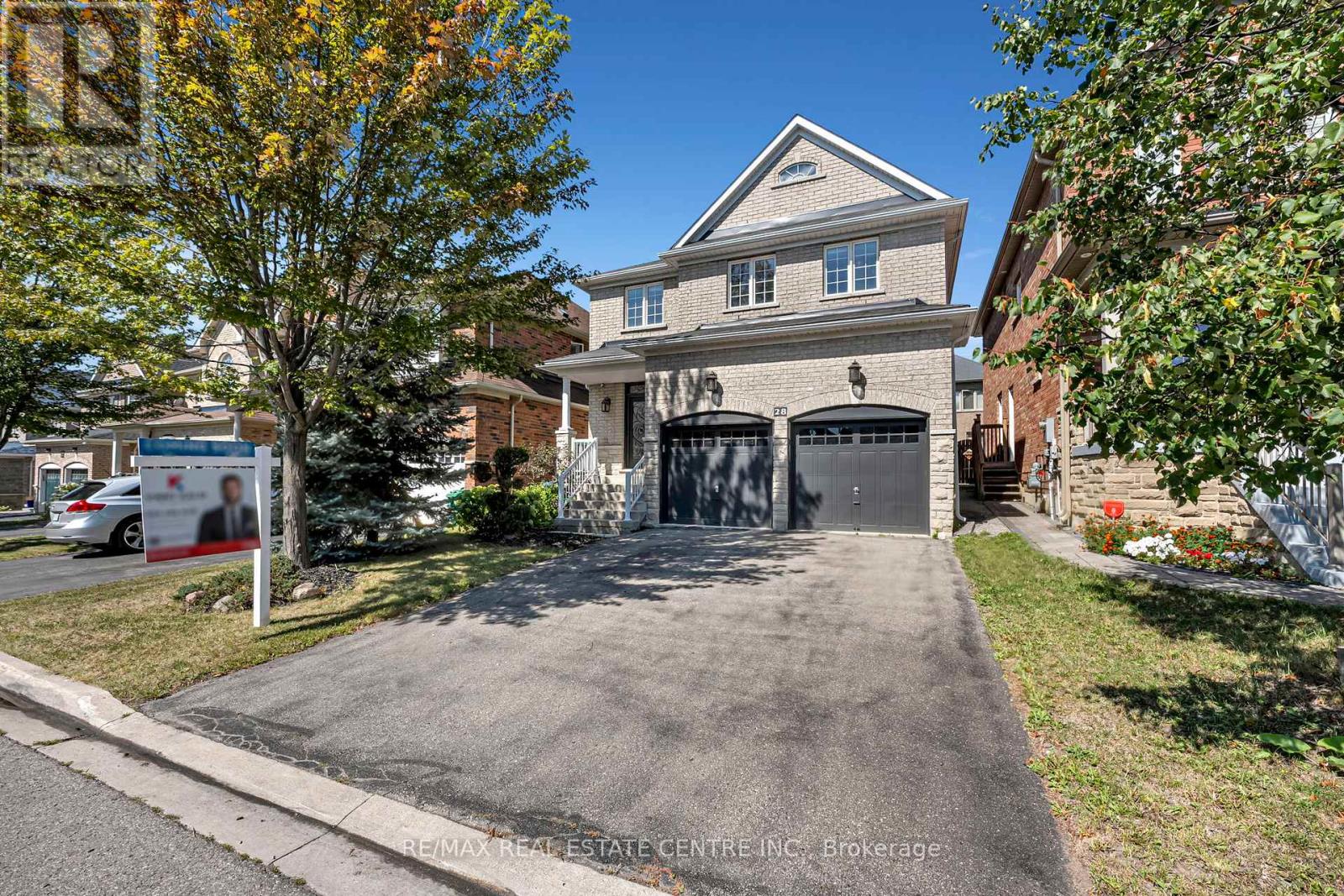 28 Fallharvest Avenue, Brampton, Ontario  L6Y 0P2 - Photo 3 - W12384082