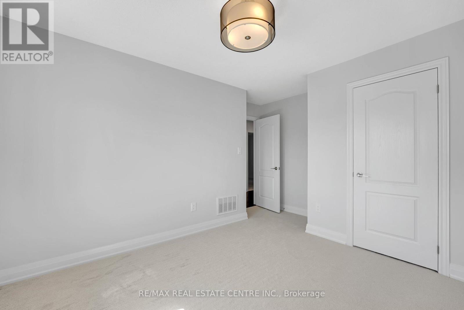 28 Fallharvest Avenue, Brampton, Ontario  L6Y 0P2 - Photo 32 - W12384082