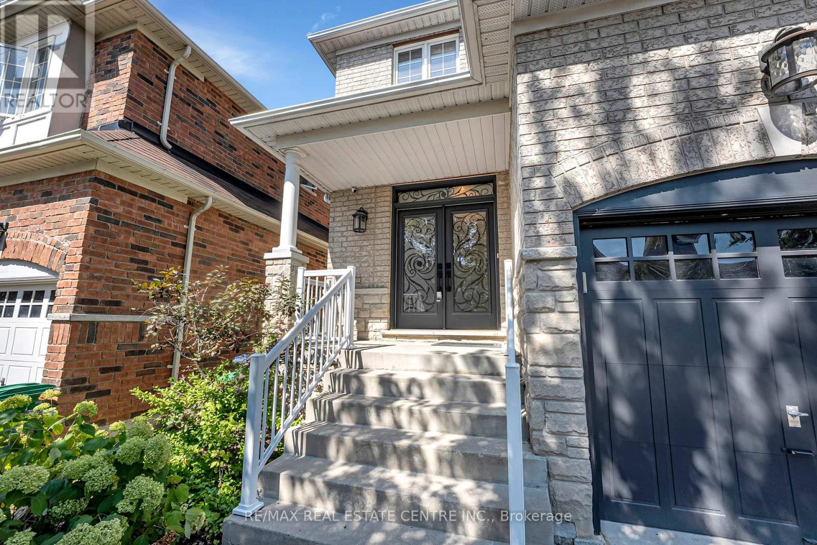 28 Fallharvest Avenue, Brampton, Ontario  L6Y 0P2 - Photo 4 - W12384082