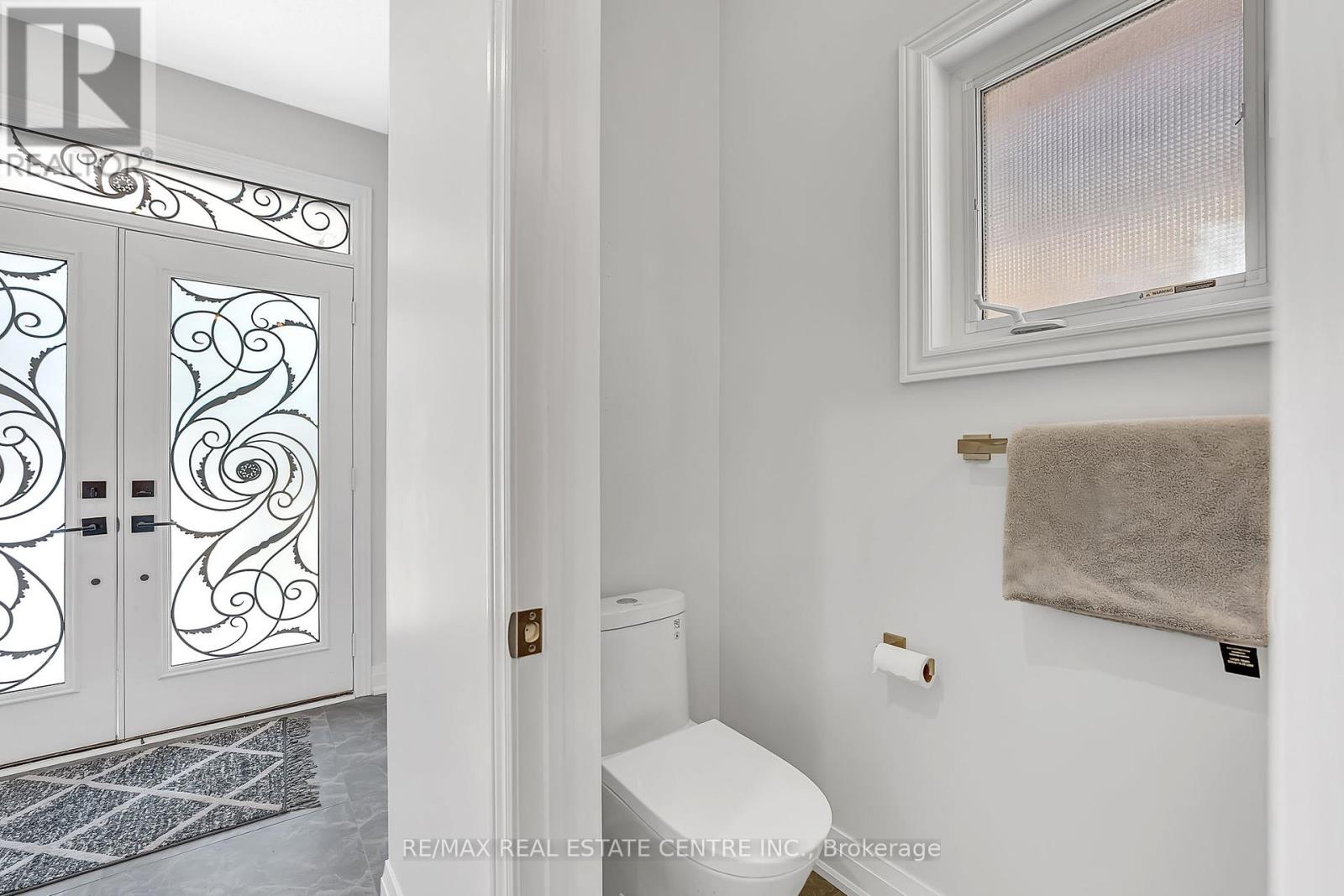28 Fallharvest Avenue, Brampton, Ontario  L6Y 0P2 - Photo 7 - W12384082