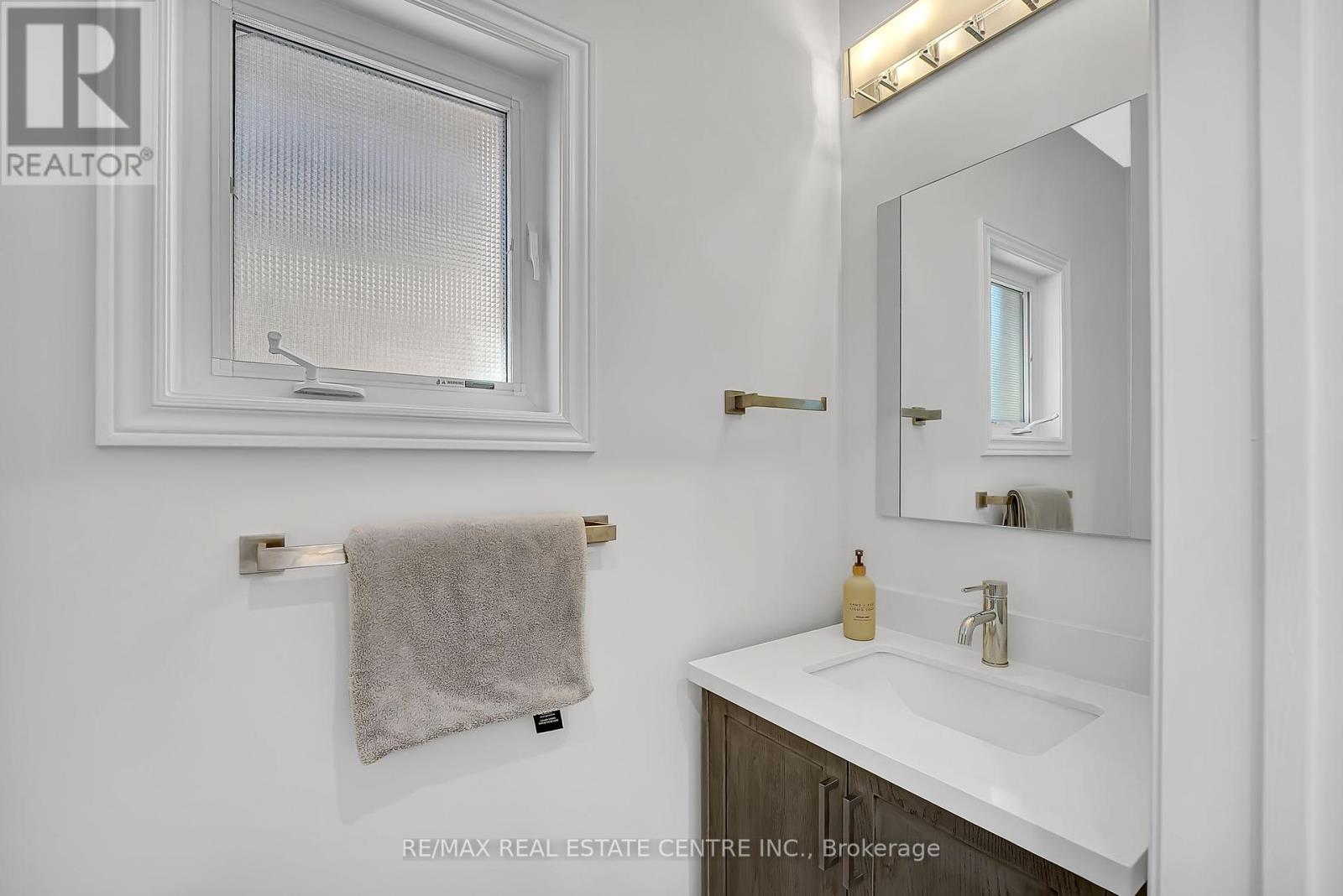 28 Fallharvest Avenue, Brampton, Ontario  L6Y 0P2 - Photo 8 - W12384082