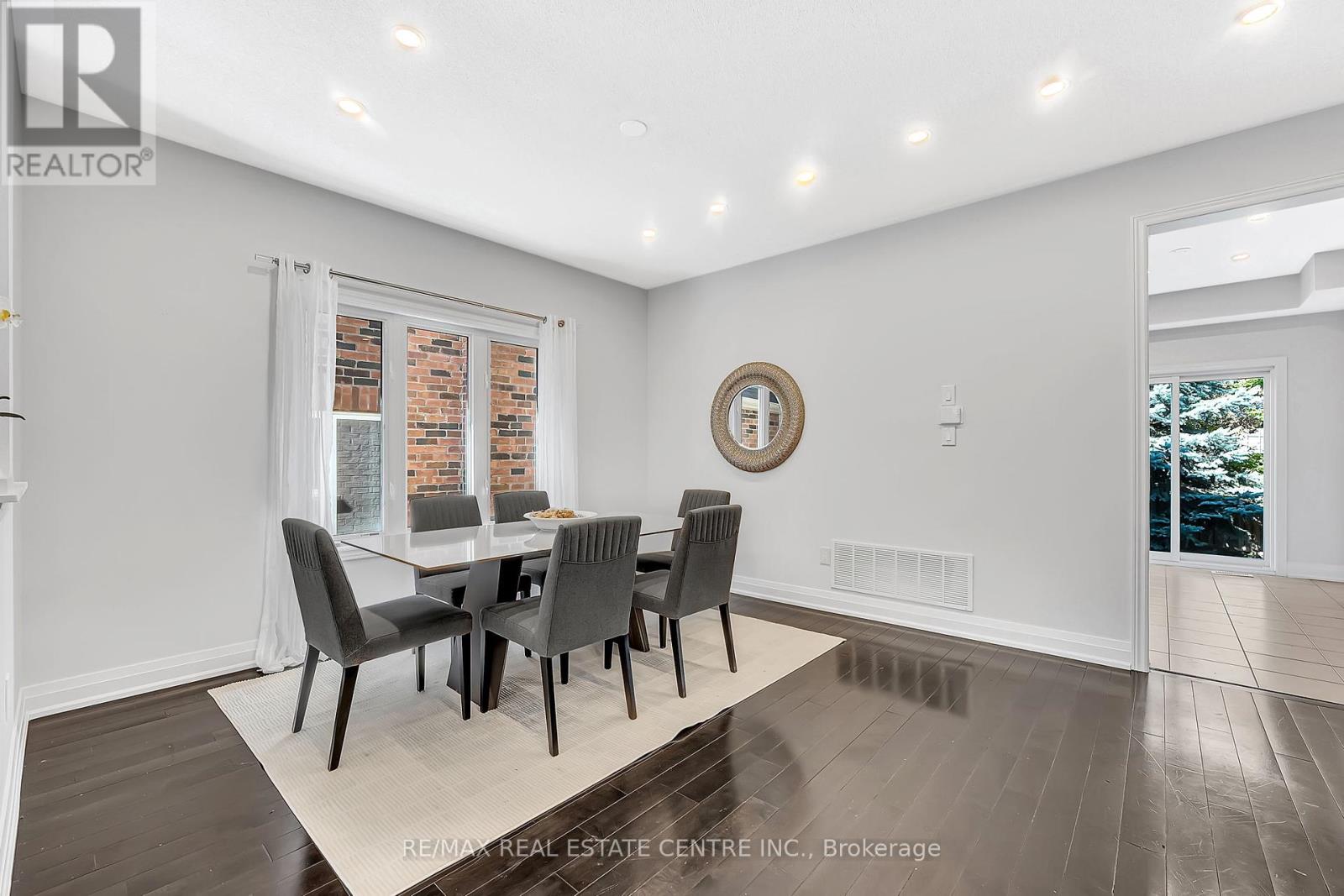 28 Fallharvest Avenue, Brampton, Ontario  L6Y 0P2 - Photo 9 - W12384082
