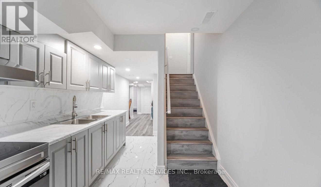 109 Cobriiza Crescent, Brampton, Ontario  L7A 5A6 - Photo 3 - W12384086