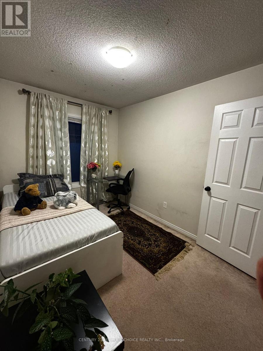 Upper-Bedroom - 409 Aspendale Crescent, Mississauga, Ontario  L5W 0E7 - Photo 3 - W12384099
