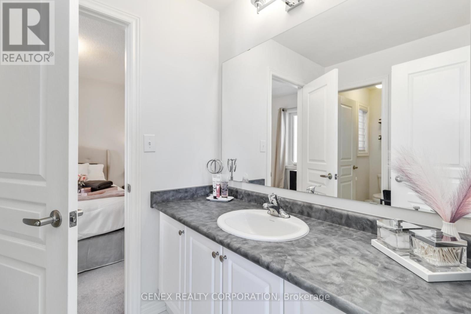 7 Antoine Street, Brampton, Ontario  L7A 4J6 - Photo 28 - W12384126