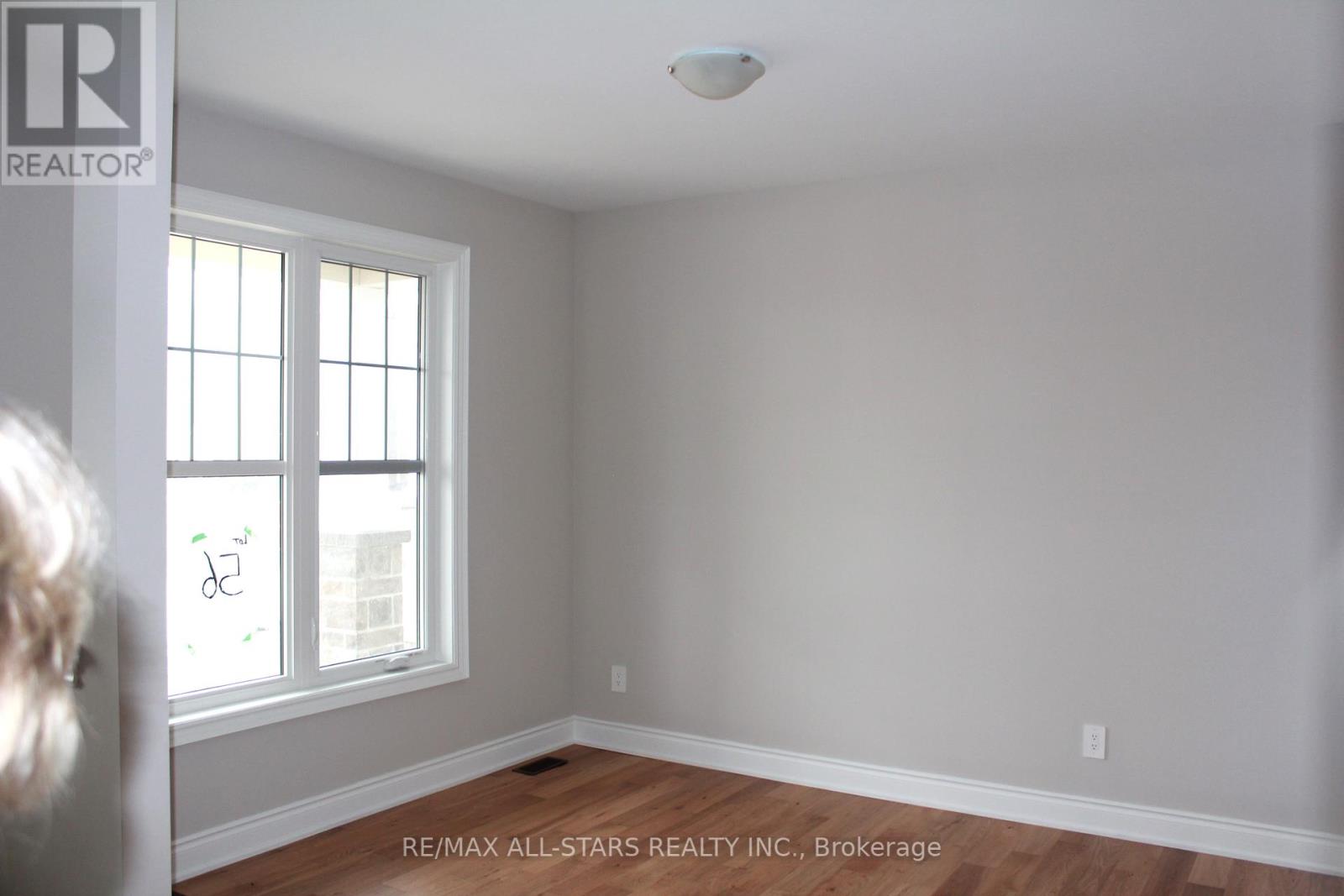 18 Schortinghuis Street, Georgina (Sutton & Jackson's Point), Ontario  L0E 1R0 - Photo 10 - N12381609