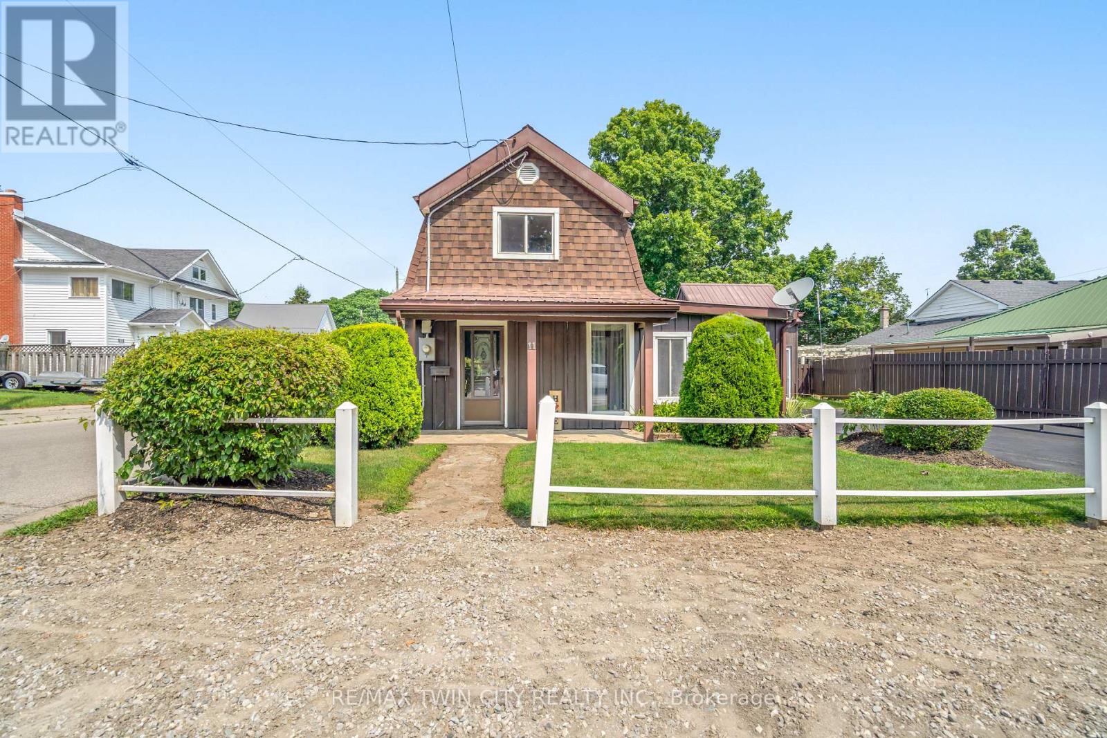 11 WEST CHURCH STREET, Norfolk, Ontario