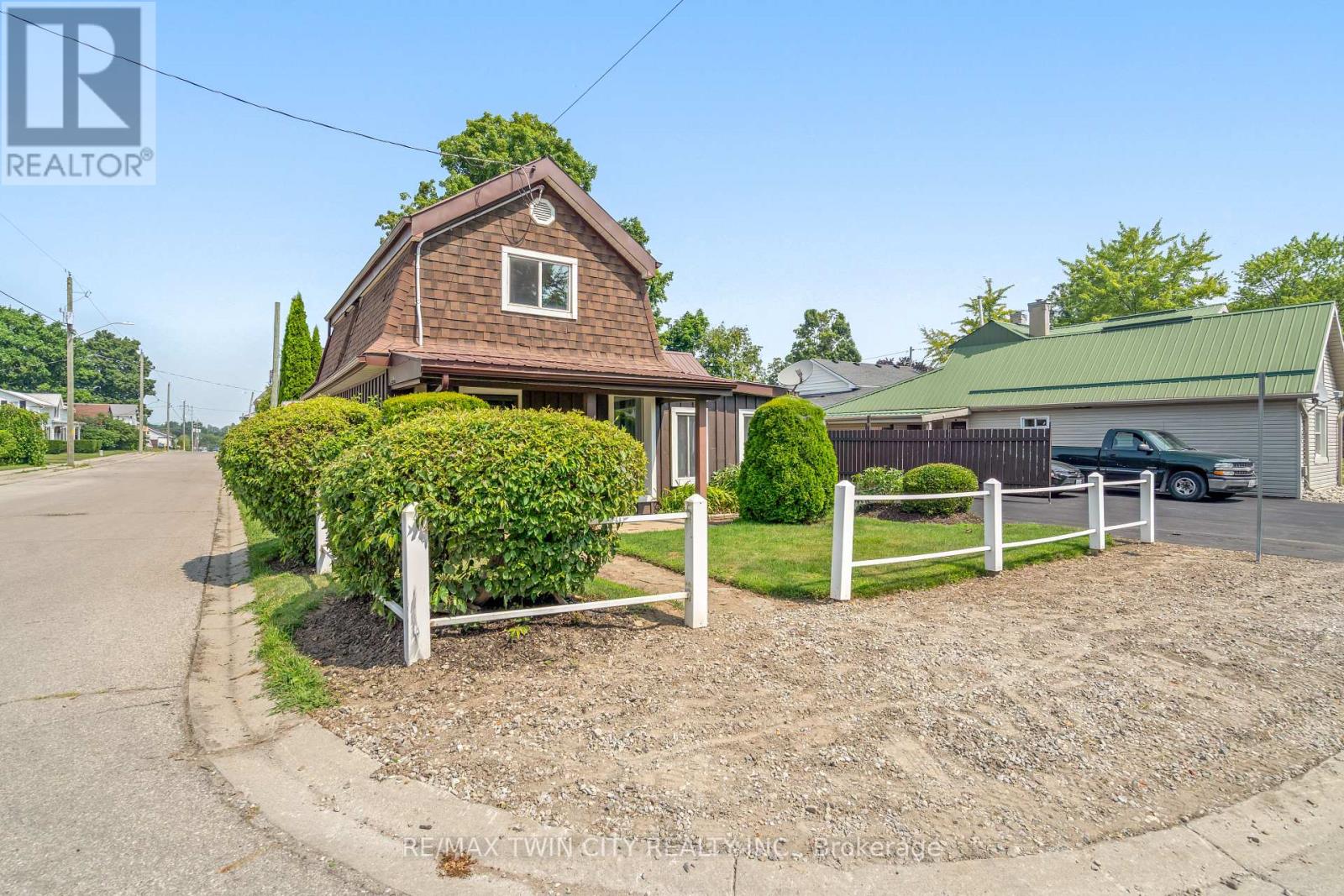 11 West Church Street, Norfolk, Ontario  N0E 1Y0 - Photo 2 - X12383937
