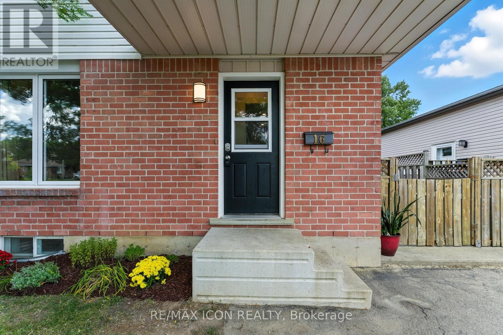Property at 16 IVY CRESCENT image 3