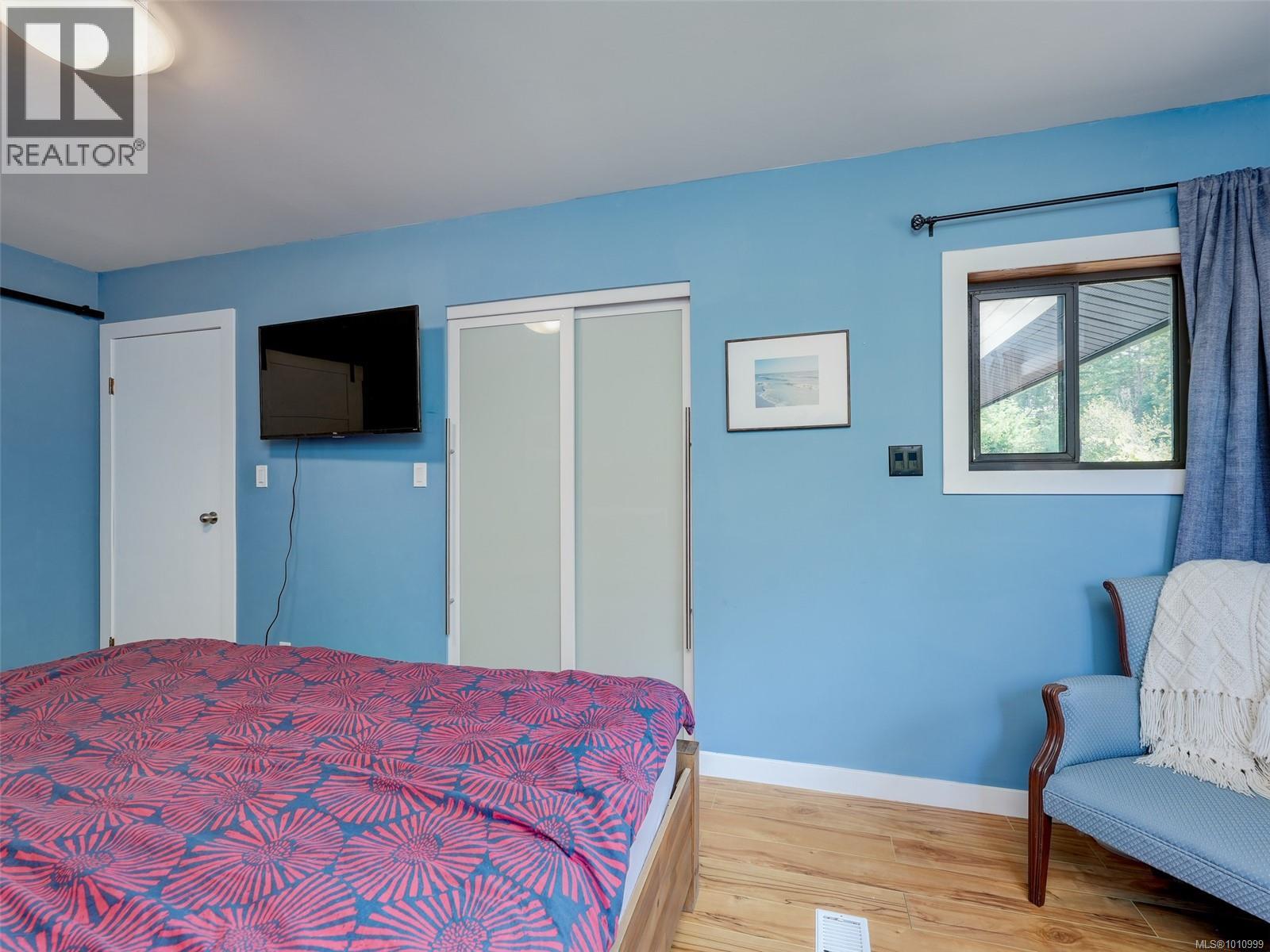 Property at 510 Voutrait Rd image 5
