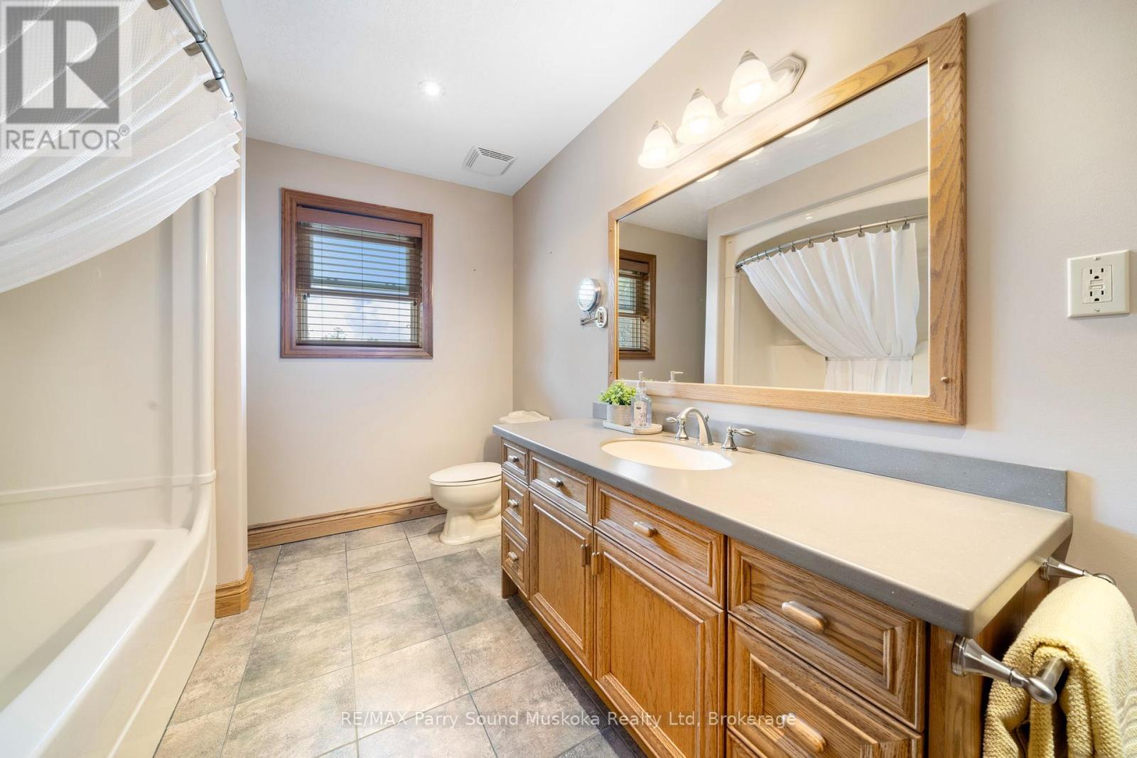 217 South Shore Road, The Archipelago, Ontario  P0G 1K0 - Photo 29 - X12384326
