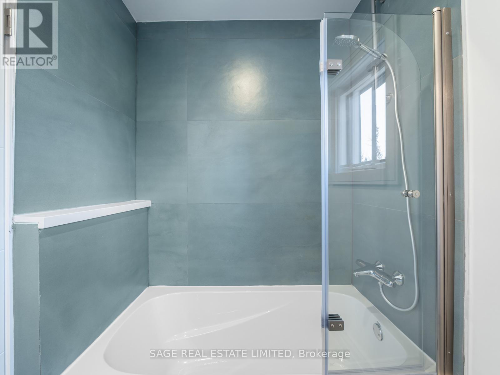 159 Humbervale Boulevard, Toronto, Ontario  M8Y 3P9 - Photo 36 - W12381783