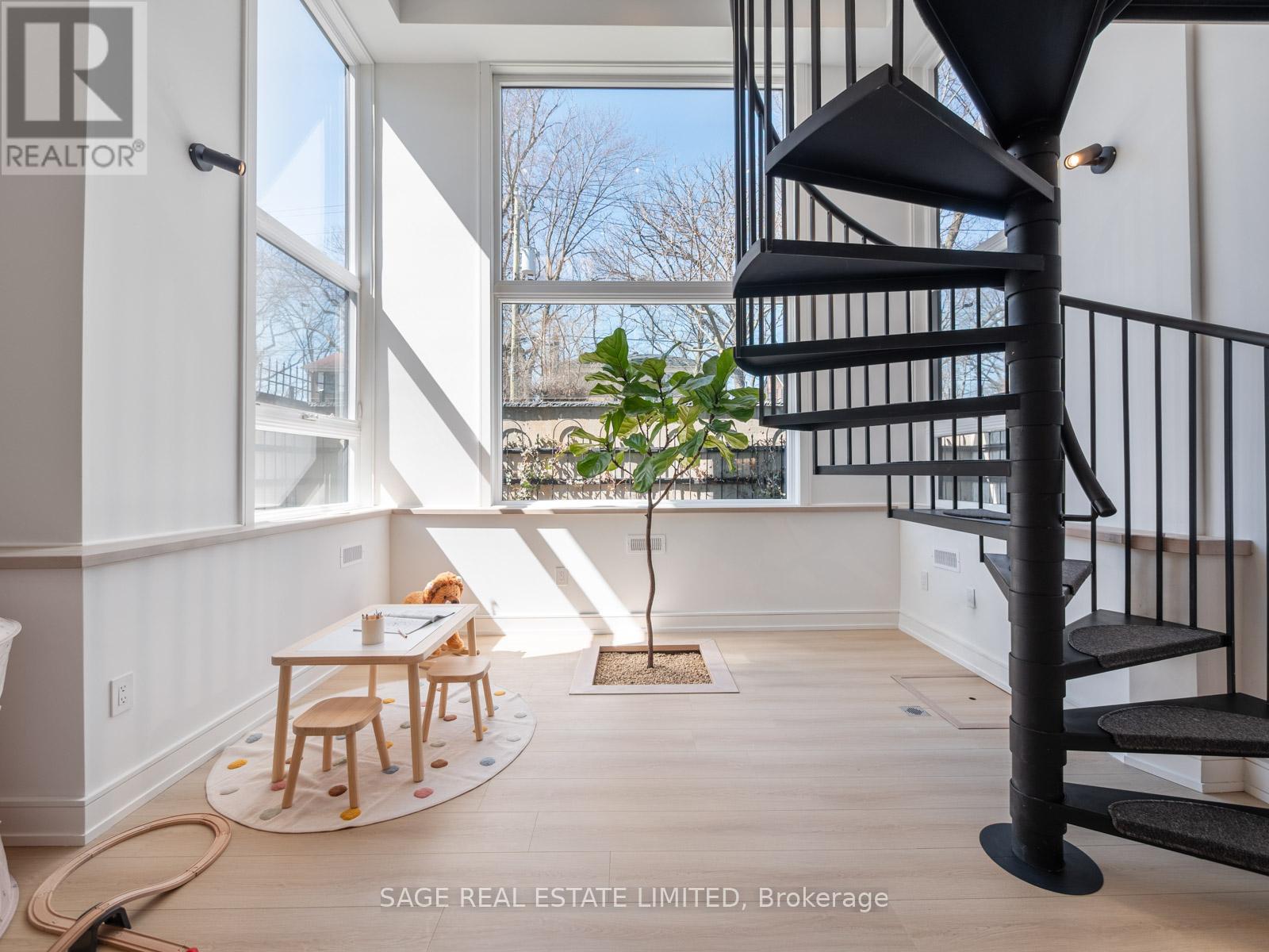 159 Humbervale Boulevard, Toronto, Ontario  M8Y 3P9 - Photo 37 - W12381783