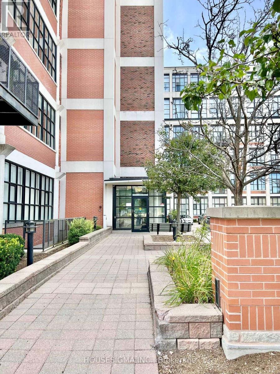 109 - 404 King Street W, Kitchener, Ontario  N2G 4Z9 - Photo 2 - X12383494