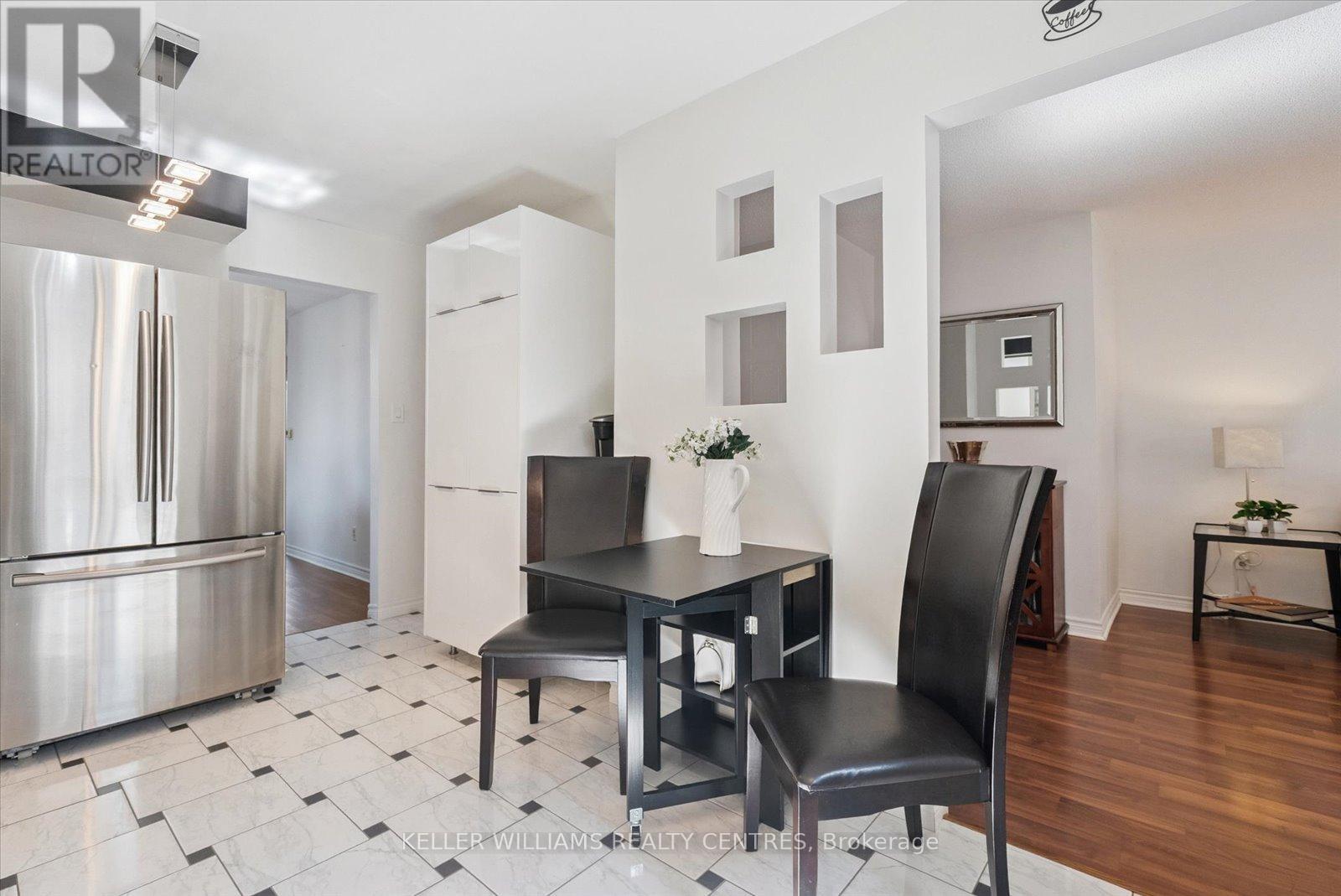 26 Stonehill Boulevard, East Gwillimbury, Ontario  L9N 1E3 - Photo 12 - N12384173