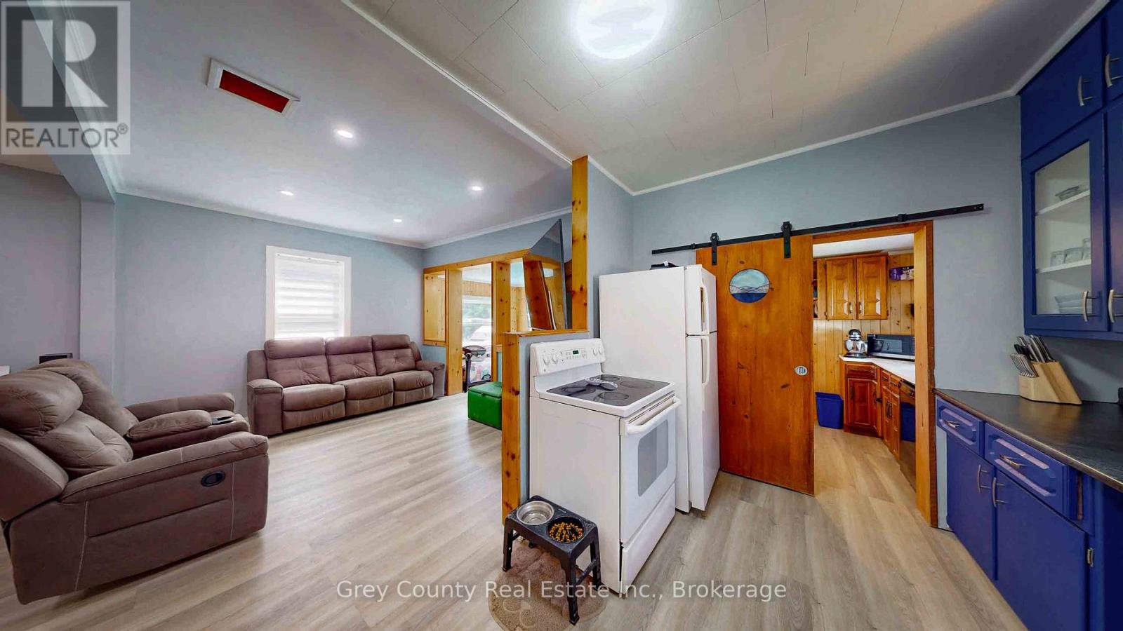 124 Lorne Street, Grey Highlands, Ontario  N0C 1H0 - Photo 20 - X12384426