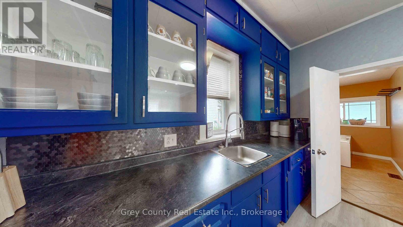 124 Lorne Street, Grey Highlands, Ontario  N0C 1H0 - Photo 25 - X12384426