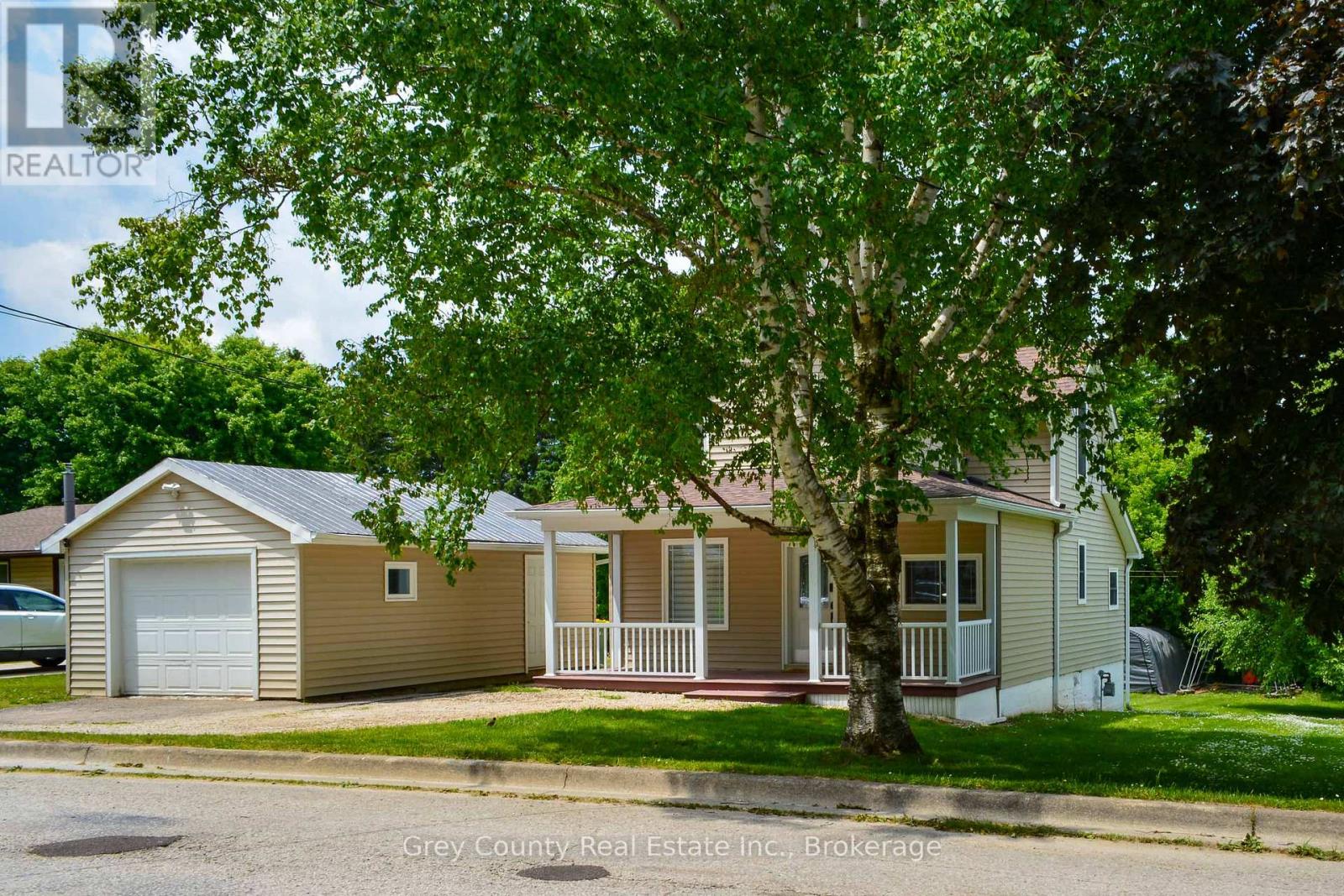124 Lorne Street, Grey Highlands, Ontario  N0C 1H0 - Photo 3 - X12384426