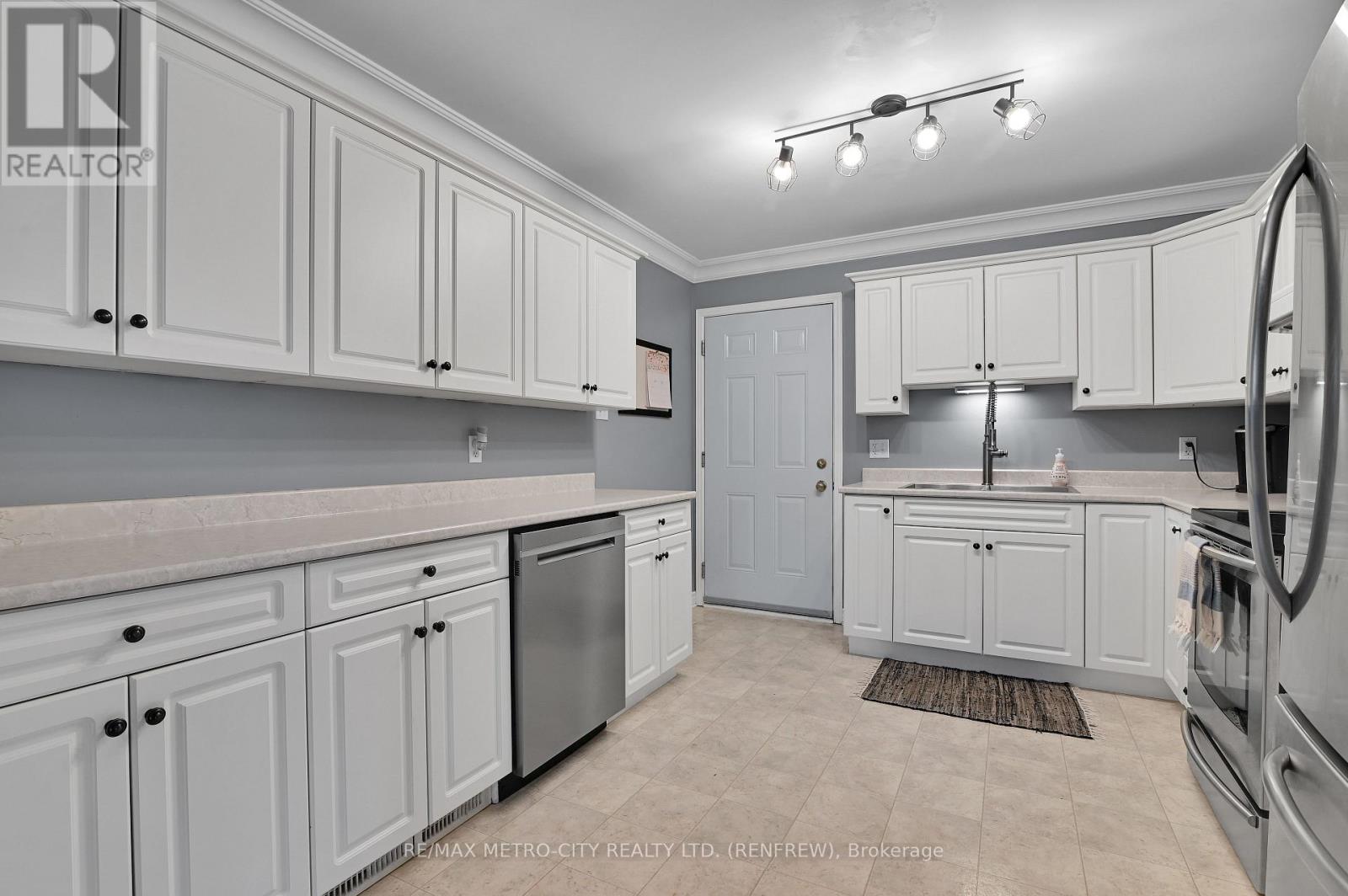 91 Haramis Drive, Renfrew, Ontario  K7V 4M4 - Photo 10 - X12384342