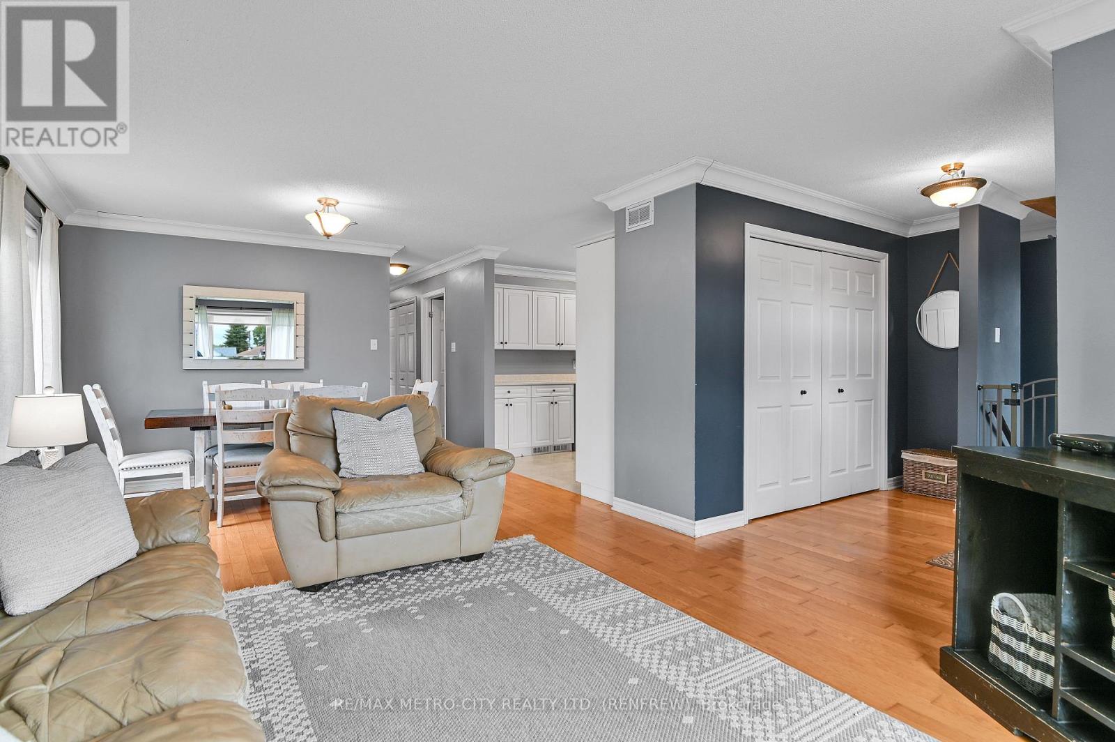 91 Haramis Drive, Renfrew, Ontario  K7V 4M4 - Photo 5 - X12384342