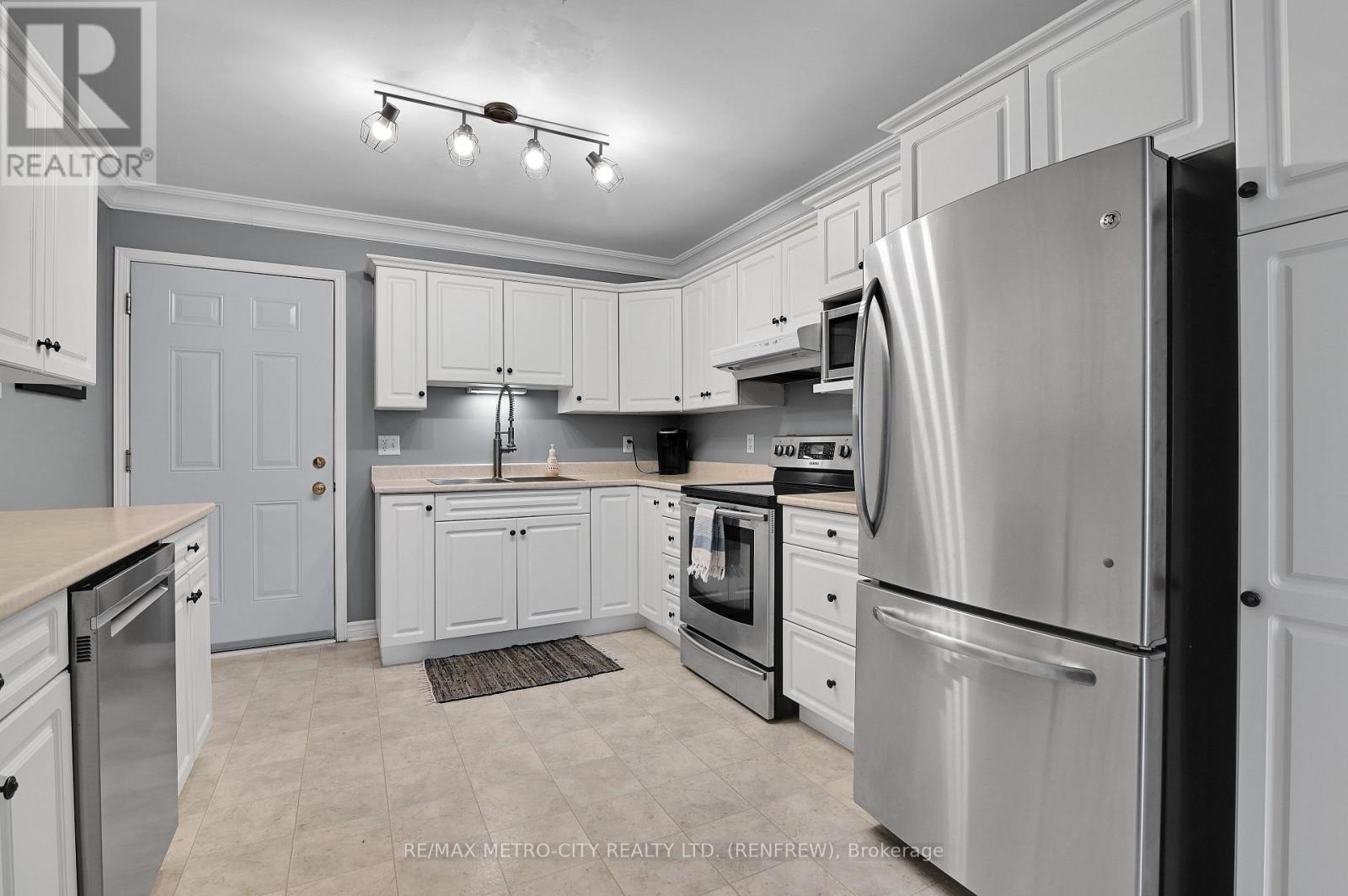 91 Haramis Drive, Renfrew, Ontario  K7V 4M4 - Photo 9 - X12384342