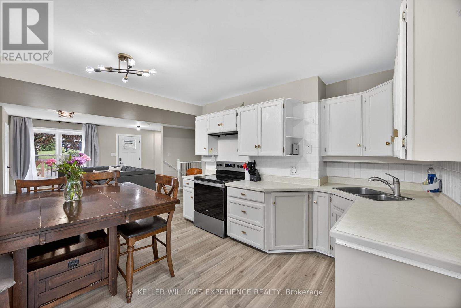 18 Murray Street, Barrie, Ontario  L4N 2X2 - Photo 11 - S12384155