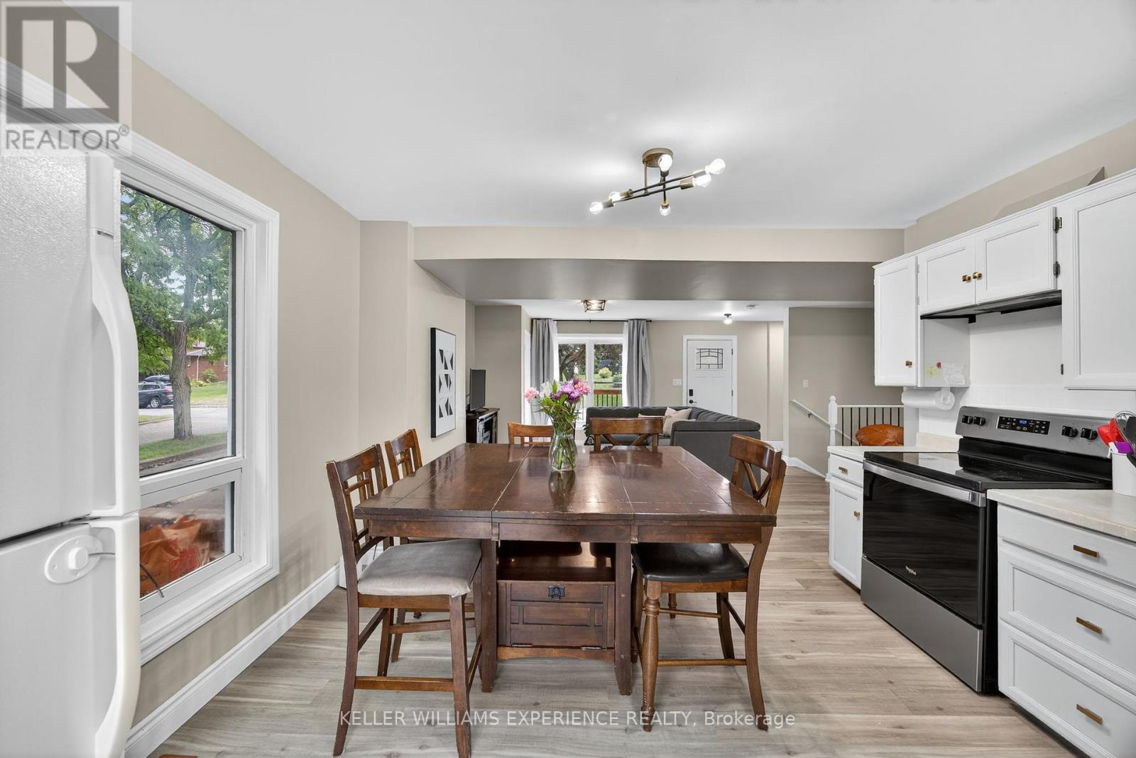 18 Murray Street, Barrie, Ontario  L4N 2X2 - Photo 12 - S12384155