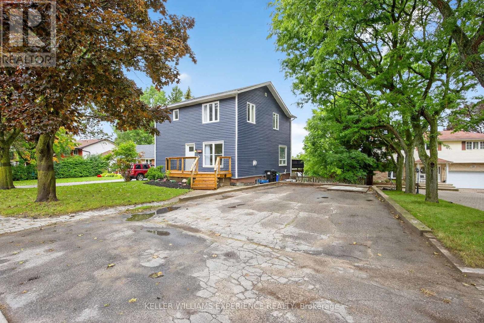 18 Murray Street, Barrie, Ontario  L4N 2X2 - Photo 2 - S12384155
