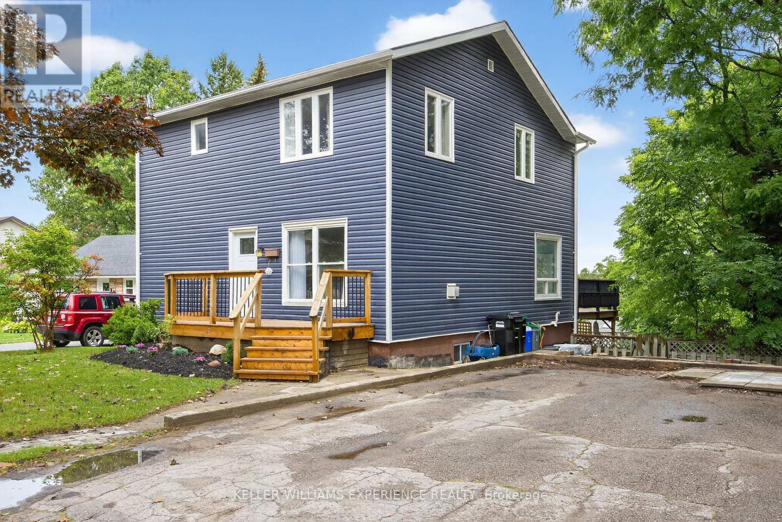 18 Murray Street, Barrie, Ontario  L4N 2X2 - Photo 3 - S12384155