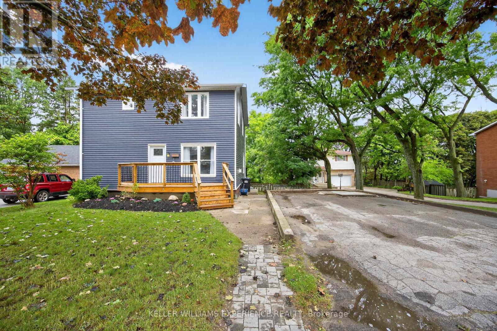 18 Murray Street, Barrie, Ontario  L4N 2X2 - Photo 4 - S12384155